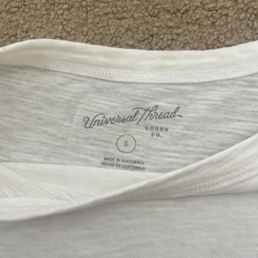 Universal Threads White Tee - Picture 2 of 2